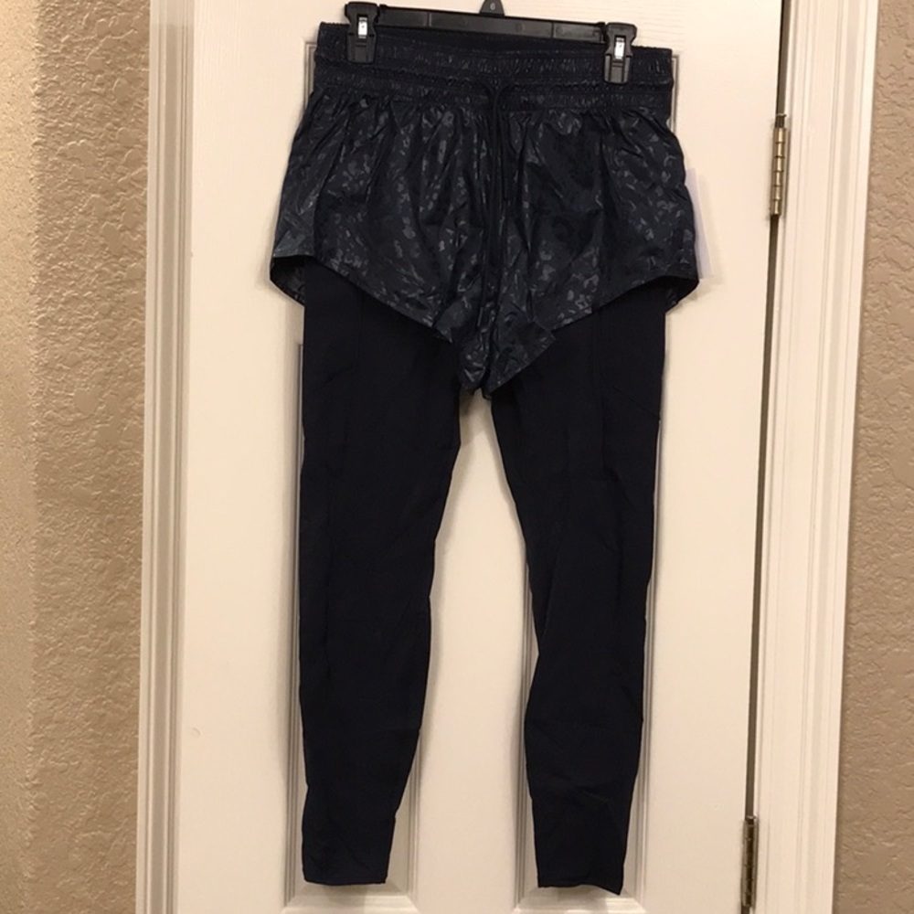 Women Athleta Rainer 2 in 1 tight NWT SMALL